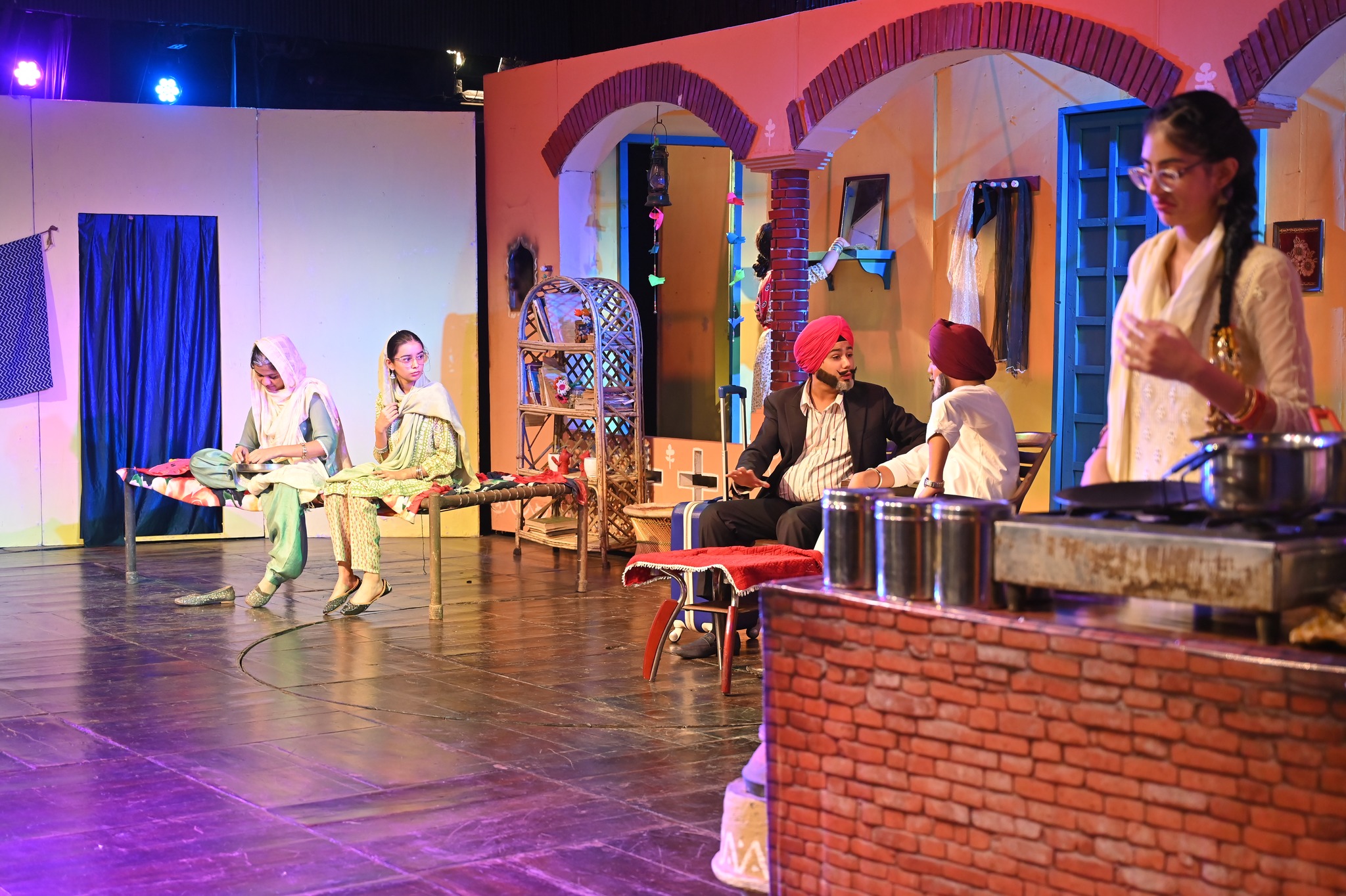 TMSA students Stage "Kacchiyan Kandhan" at Punjab Naatshala